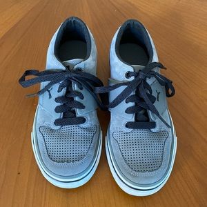 Puma boys sneaker size 1